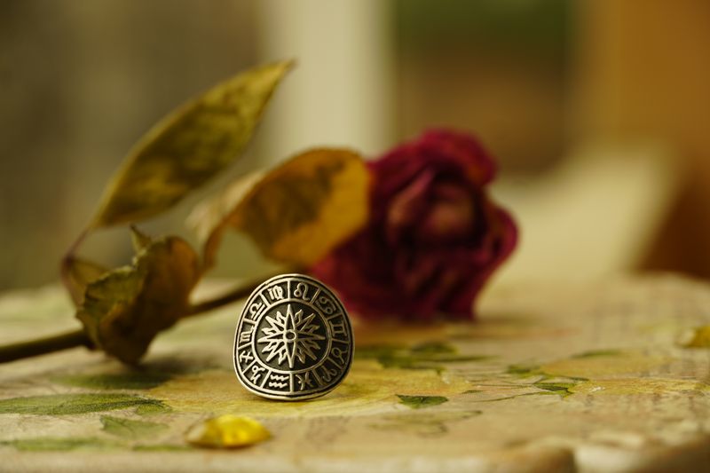Zodpovedná práca s astrologickými symbolmi a kartami tarotu